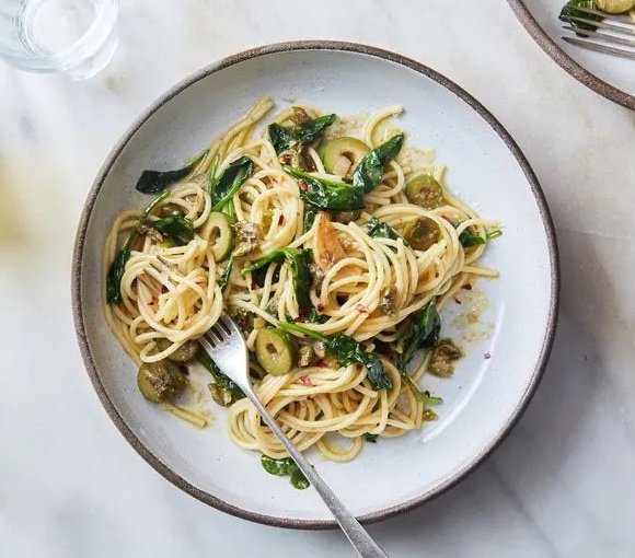 Pasta With Green Puttanesca